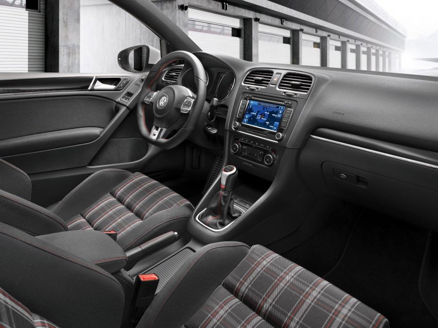  Volkswagen Golf GTi 2008 года  (фото 21 из 83)